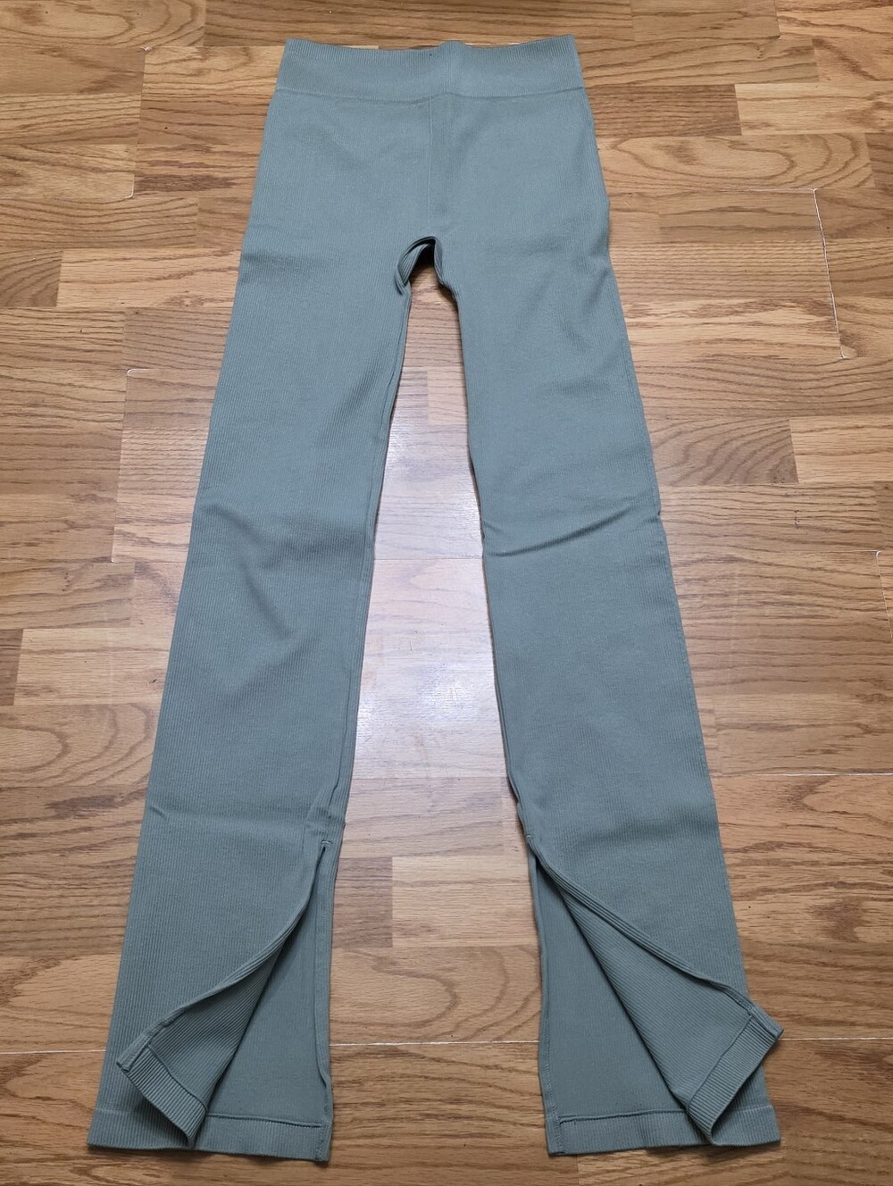 Fabletics Cloud Seamless High-Waisted Split Flare Sage Green Size S